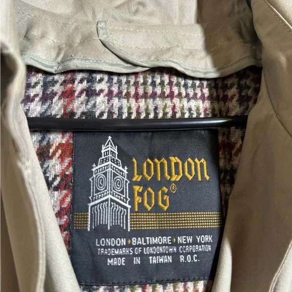 Vintage London Fog Women's Tan Trench Coat - Picture 2 of 13